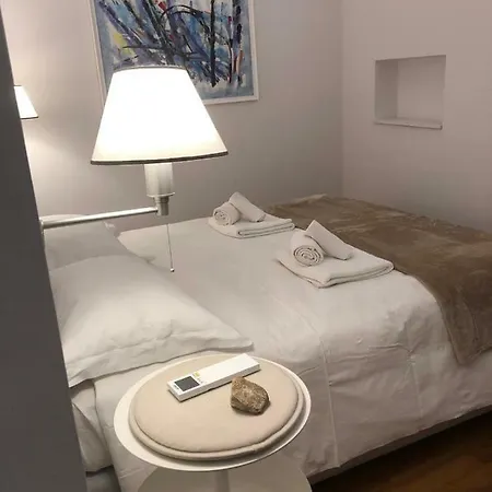 Roma-ntic Spanish Steps Apartment Rome