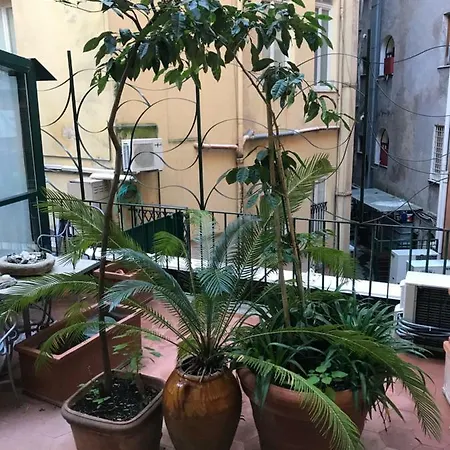 Roma-ntic Spanish Steps Apartment