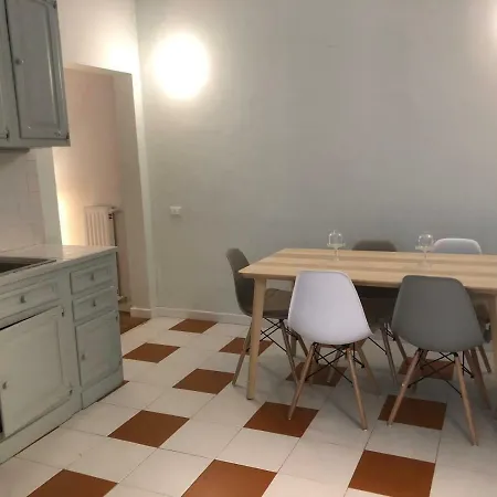 Roma-ntic Spanish Steps Apartment